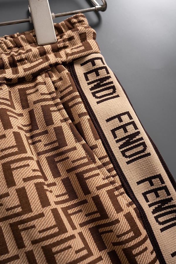 ブランドハーフパンツ側面デザイン